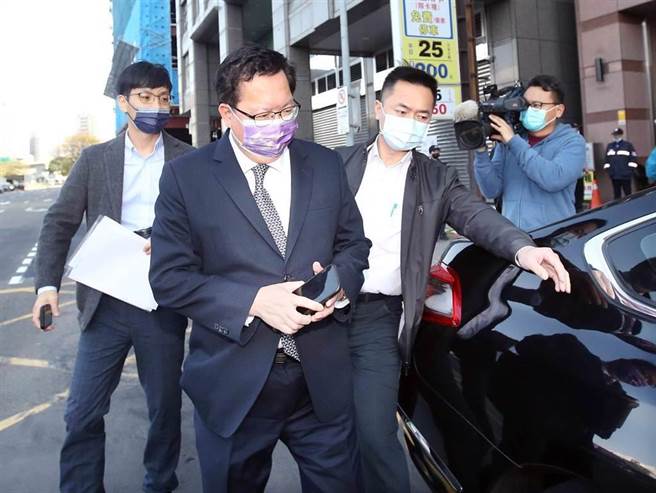 行政院副院长郑文灿会后接受媒体联访，对于《全动法》修法是否确定暂延表示，《全动法》目前国防部遇到新的状况，也有不必要的误解，暂时会留在国防部，由行政院召集各部会，各种动员计画情况再来审慎研议。（本报资料照片）