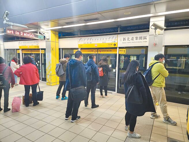 新北市警局1日提出最新的捷运警力配置规画，未来将由新成立的二级机关捷运警察队负责，下辖6个分队。（黄敬文摄）