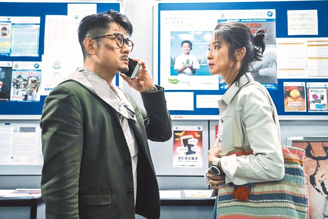 赖雅妍（右）首次跟郭富城合作，感谢天王亲自纠正粤语发音。（华映提供）