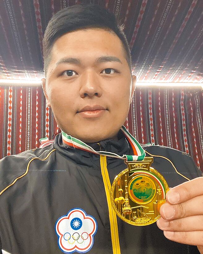 杨昆弼勇夺亚锦赛男子不定向飞靶金牌。（中华民国射击协会提供）