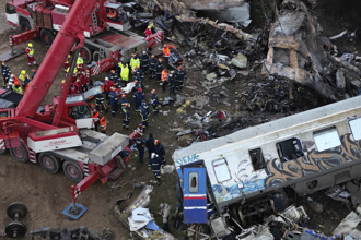 希臘火車對撞57死  政府坦言公部門沉痾釀悲劇