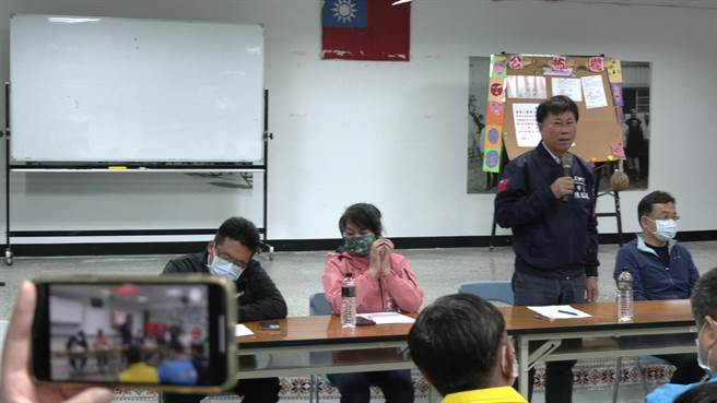 台东市建农里垃圾掩埋场自26日起延烧3天，市公所昨天与居民协调。（读者提供／蔡旻妤台东传真）