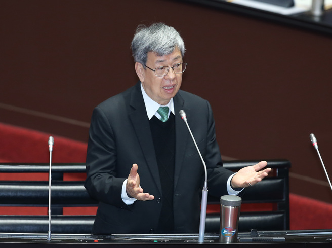 行政院长陈建仁3日接受国民党立委李德维质询时，被质疑「是用人民纳税钱请吃饭，还是你个人掏腰包，还是你个人的特支费」，陈竟一时语塞，不但没反驳，还回应「我们是在餐厅一起吃饭」。（图／姚志平摄）