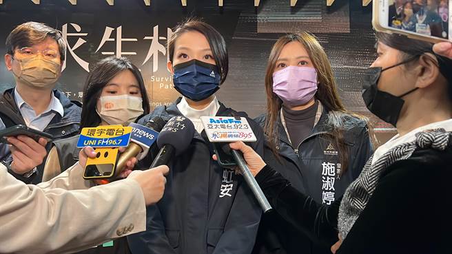 新竹市长高虹安表示，改善期程先前已说明，但可能失焦，她强调3月中厂商就会开始施作，会朝安全、合乎规格2大目标，努力重启棒球场。（王惠慧摄）