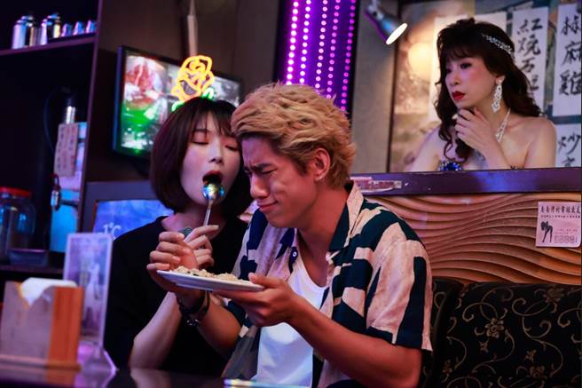 蔡淑贞和朱轩洋在剧中大谈姊弟恋。（民视提供）