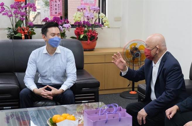 竹北市长郑朝方邀请竹北市内大型医院前来交流幼儿早疗，盼打造竹北医级城市。（竹北市公所提供／邱立雅竹县传真）
