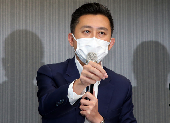 民进党性骚吃案风波延烧，这样的状况是否会影响到绿营2024的选情，前立委沈富雄5日表示，「如果往上延烧，甚至烧到总统府了，那就有影响了，就变成林智坚2.0版了」。（资料照／赵双杰摄）