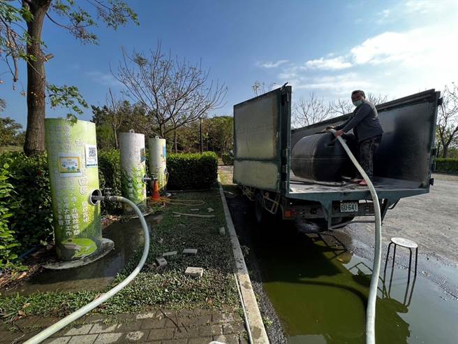 嘉义市政府免费提供回收水，作为清洗街道、绿带浇水、工地洒水等用水。（嘉义市政府提供／张朝欣嘉市传真）