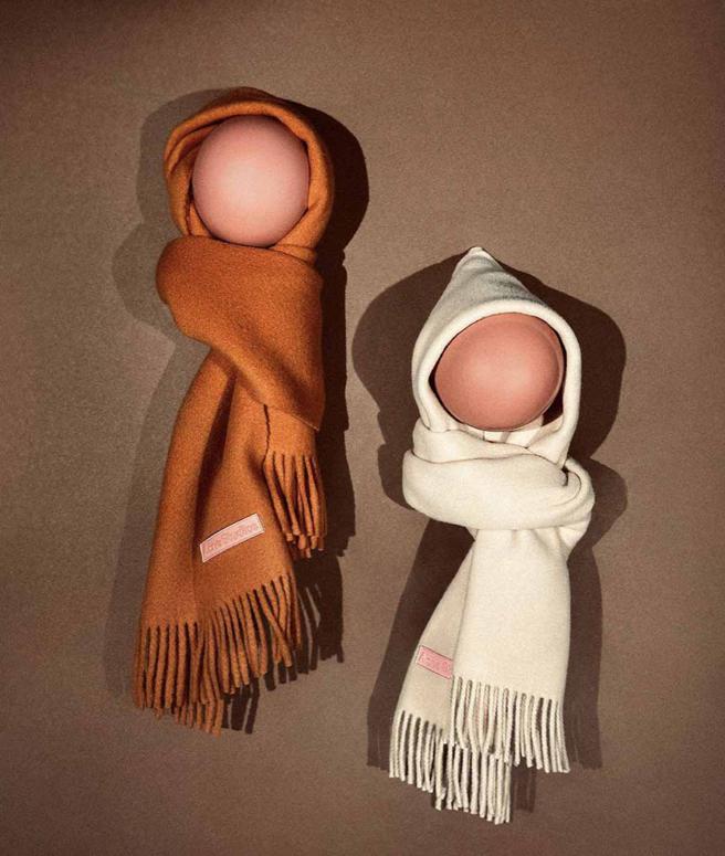 Acne Studios围巾是品牌亮点单品。（摘自品牌IG）