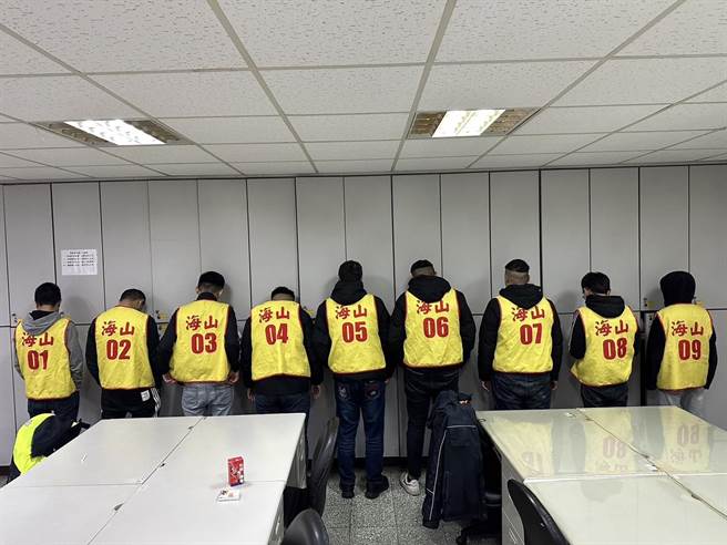 警方3小时内将涉嫌斗殴的9人全数查缉到案。（警方提供）