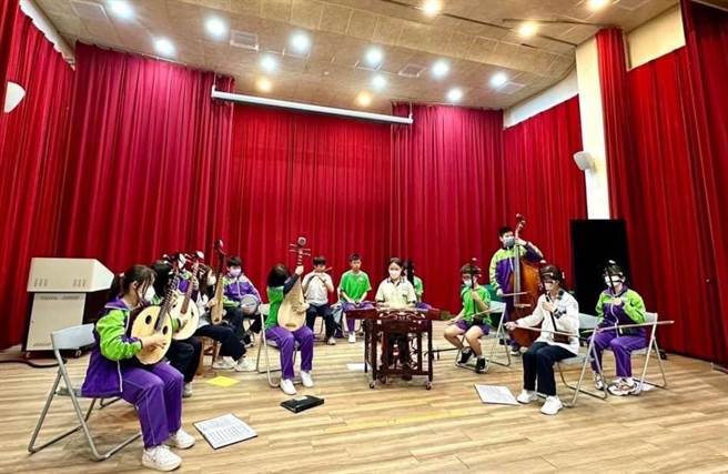 桃园市112学年度国民中小学艺术才能班招生，简章可至桃园市教育局官网、线上报名系统及各承办学校网页下载。（赖佑维摄）