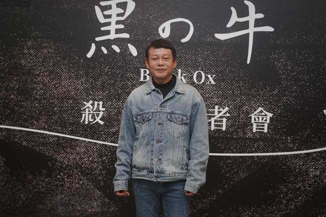 李康生主演新片《黑之牛》与日本和牛对戏。（木林电影提供）