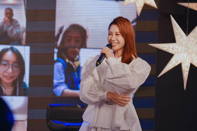 徐怀钰日前举办见面会，开心与粉丝互动。（滚石唱片提供）