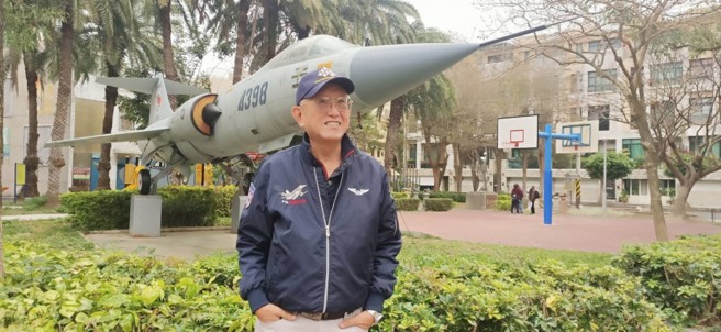 退休航太工程師王立楨因為穿著飛行夾克，在捷運上被誤認為國軍，遭到年輕人辱罵。（摘自王立楨臉書）