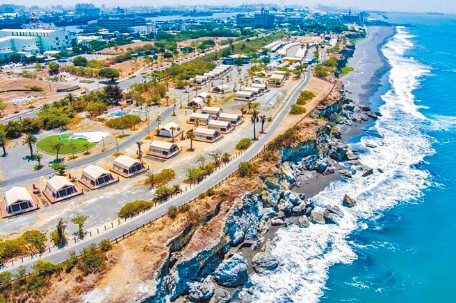 高市抢攻演唱会商机，拥有无敌海景的旗津汽车露营区，4月底前不分平假日享住宿折500元优惠。（高市观光局提供／柯宗纬高雄传真）