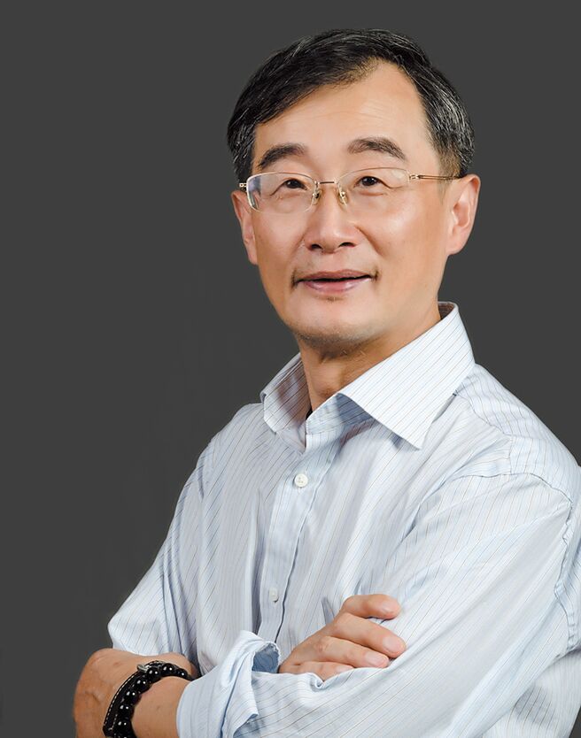 丁纯为復旦大学欧洲问题研究中心主任、中国欧洲学会副会长，是大陆着名欧洲问题研究专家。（取自网路）