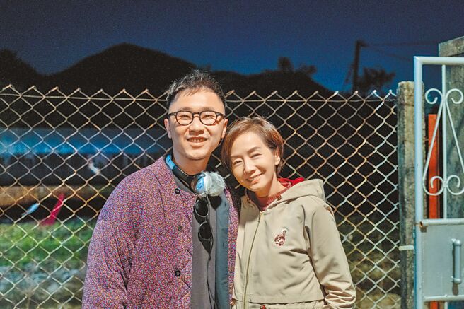 导演曾庆宏（左）首部长片作品《过时·过节》找来毛舜筠主演。（甲上娱乐提供）
