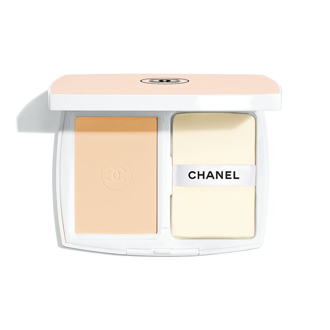 香奈儿珍珠光感轻透防护粉饼，SPF25 PA+++，售价2550元。（CHANEL提供）