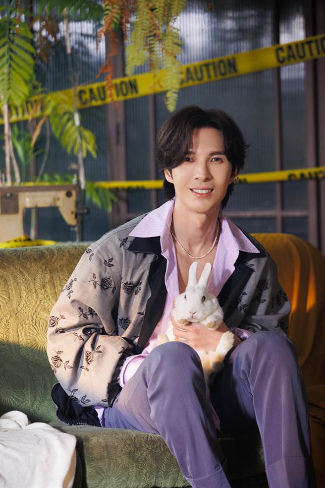 陈势安近日释出新歌MV，首度与兔子近距离互动。（索尼音乐提供）