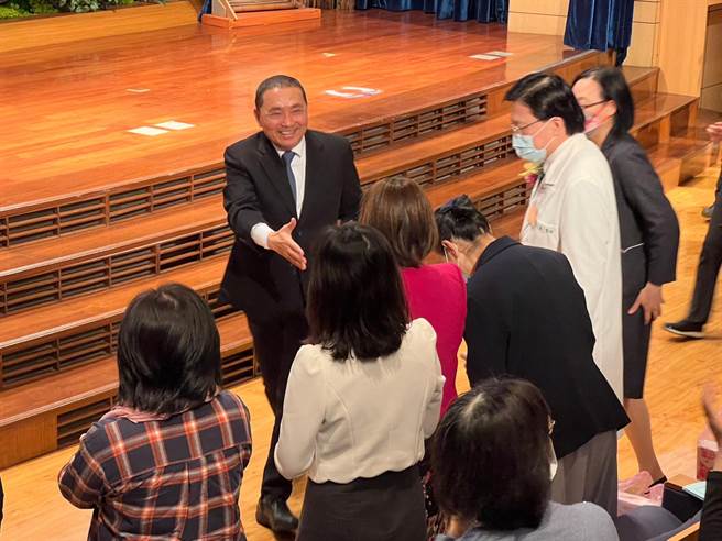 侯友宜今天出席新北市护理师护士公会活动。（王扬杰摄）