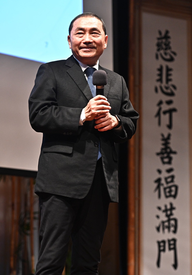 新北市长侯友宜4日出席护理师公会活动，并应邀上台致词。（季志翔摄）