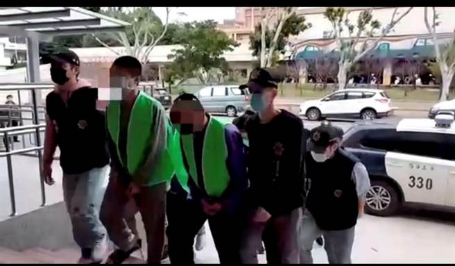 新竹市警第三分局循线在香山1处民宅成功救出6名求职遭诈骗囚禁的被害人，并逮捕9名自称风飞砂帮的不法份子。（警方提供／陈育贤新竹传真）