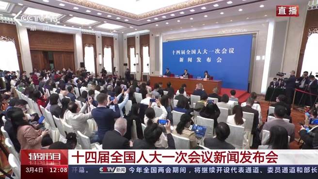 中國外交越來越具攻擊性？王超：為針對對華無理的打壓遏制。（央視新聞截圖）