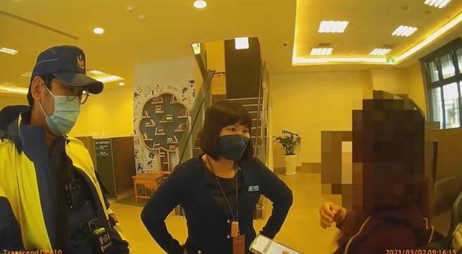 一名女子上网投资遭诈，到银行匯款时才发现对方帐户早被注明为诈骗警示帐户。（竹北分局提供／邱立雅竹县传真）