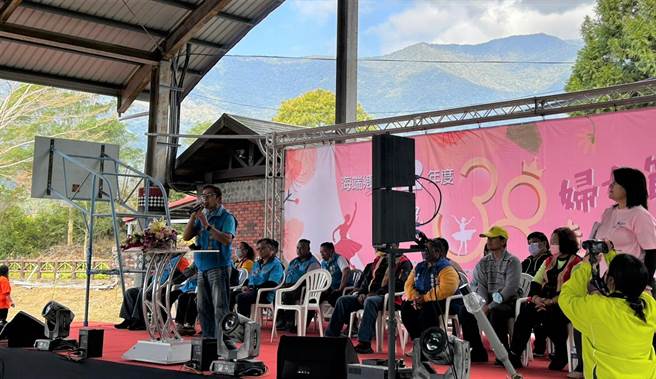 台东县海端乡今天举办三八妇女节嘉年华活动。（蔡旻妤摄）