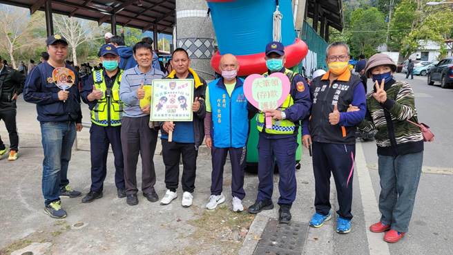 台东县海端乡今天举办三八妇女节嘉年华活动，关山分局设摊宣导防诈、交安。（关山分局提供／蔡旻妤台东传真）