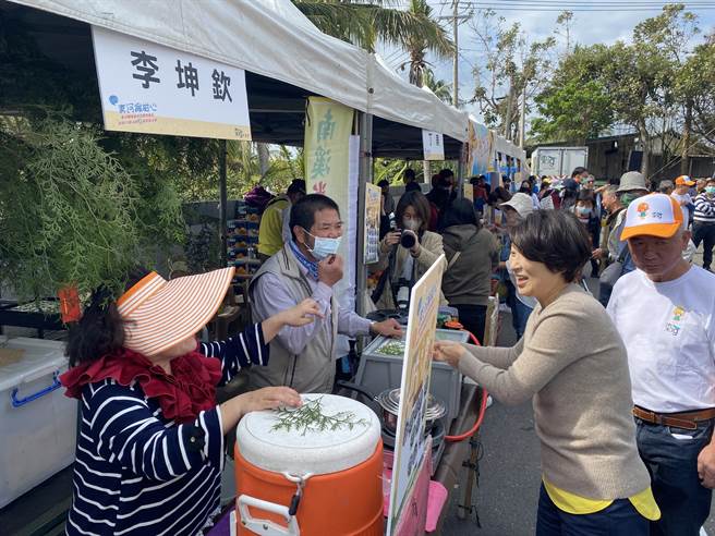 台东县东河乡农会农民节活动今天在东河乡都兰文创园区登场。（蔡旻妤摄）