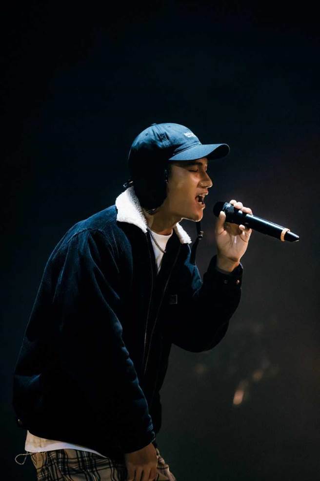 选手阿夫的表现被小春大讚像是在看演唱会。（三立提供）