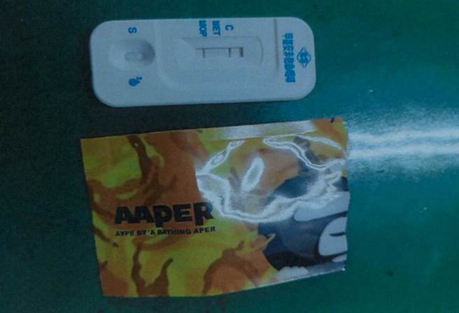 警方查获毒品残渣袋等证物。（翻摄照片／林郁平台北传真）