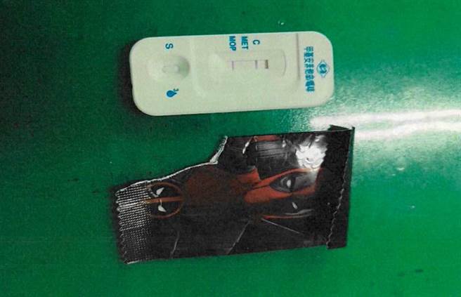 警方查获毒品残渣袋等证物。（翻摄照片／林郁平台北传真）