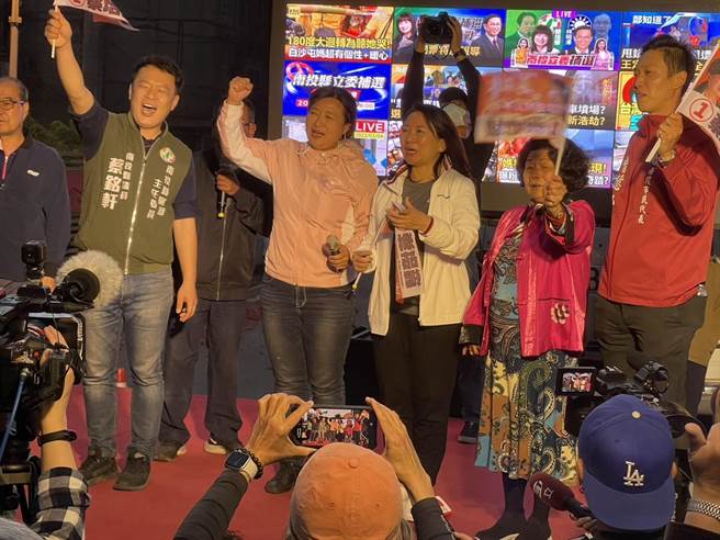 蔡培慧获4万5000多票，打败国民党老将林明溱4万3千多票，以微幅领先近2千票胜选。（杨静茹摄）