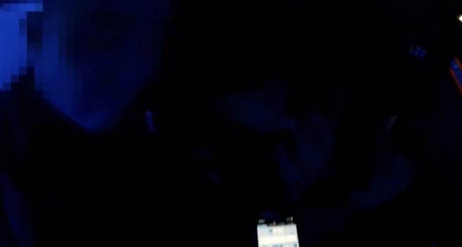 許姓男子通緝犯身分曝光，不禁當場落淚痛哭。（翻攝照片／崔正綱高雄傳真）