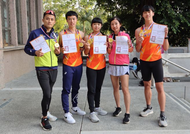 金门选手大丰手，在第15届全国中等学校定向越野锦标赛暨全国排名赛夺得5金。（大会提供）