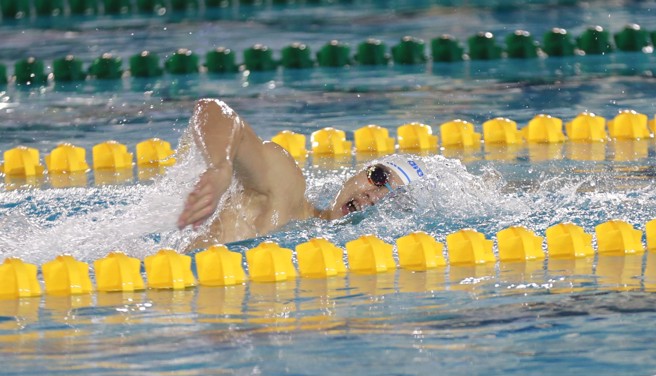 王冠闳于春季游泳锦标赛男子400自再添第3金。（全国游泳协会提供）
