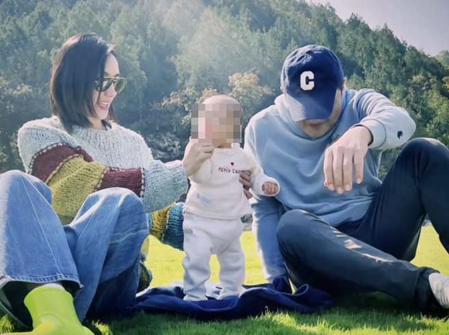 李亚鹏去年宣布嫩妻海哈金产下1女。(图/小红书)