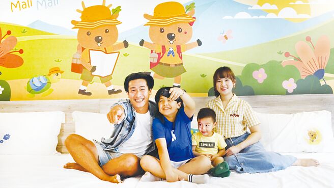 全家人一起共度欢乐时光。图／福容垦丁店提供