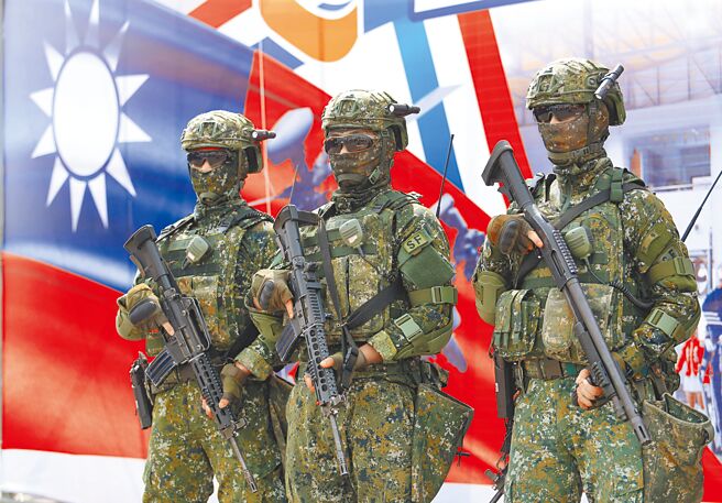 国防部2月21日预告修正《全民防卫动员准备法》，引发负评和反弹，行政院长陈建仁3日紧急灭火。图为新北市全民防卫动员演习的画面。（本报资料照片）