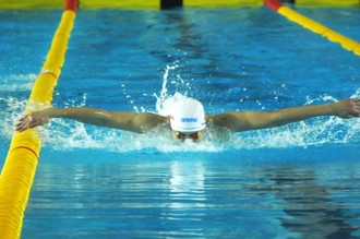 春季游泳錦標賽》50蝶距全國紀錄0.22秒 王冠閎嘆還可更好