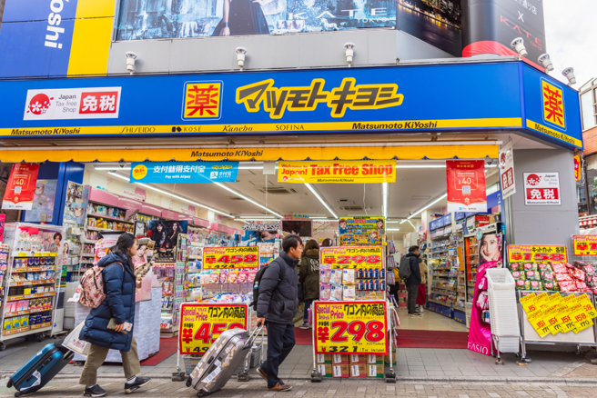 日本最大连锁药妆店松本清来台展店，但近几个月连续收掉一中店与新庄店，引起讨论。(图／shutterstock)
