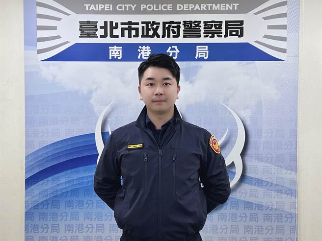 南港派出所长林承纬说明案情。（警方提供）