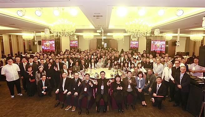 中正高中校友总会日前举办春酒联谊活动。（中正高中校友总会提供）