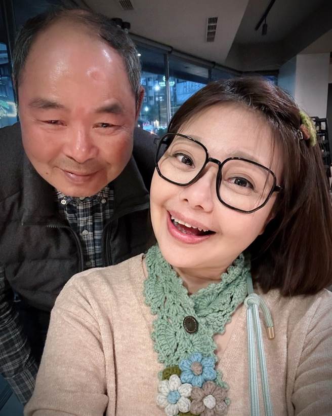 林嘉俐日前才在脸书分享与爸爸见面的可爱合影。（摘自脸书）