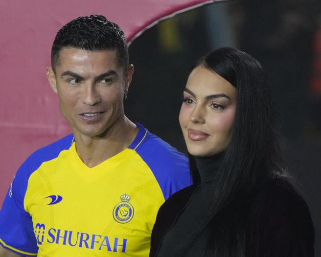 葡萄牙足球巨星C.罗纳多(左)与女友乔治娜。（美联社资料照）