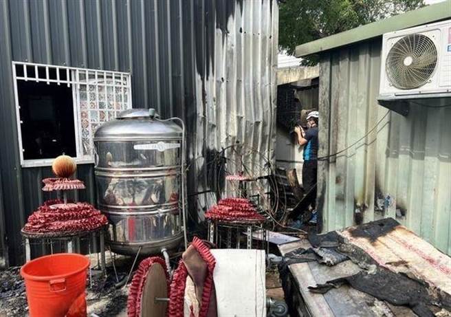 陈姓被害人的礼仪仓库遭烧毁。（民眾提供／李京升苗栗传真）