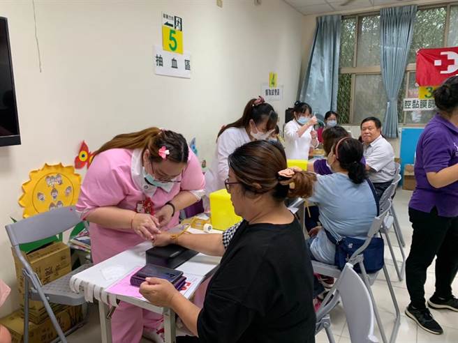 苗栗县府今年针对苑里镇、后龙镇、大湖乡与泰安乡等4乡镇内8个村里，将採到点或到府筛检服务。（苗栗县政府提供／李京升苗栗传真）