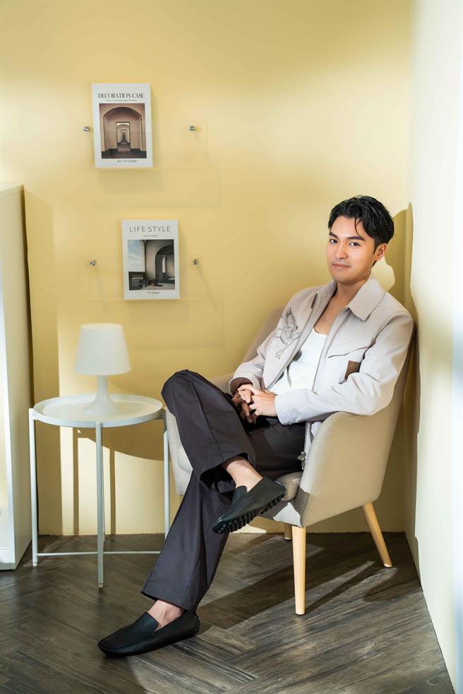 陈锐不止拉琴拉出精彩人生，也积极扩展事业领域，Tonic App即是一例。（摄影石智中，服装提供Hermes）